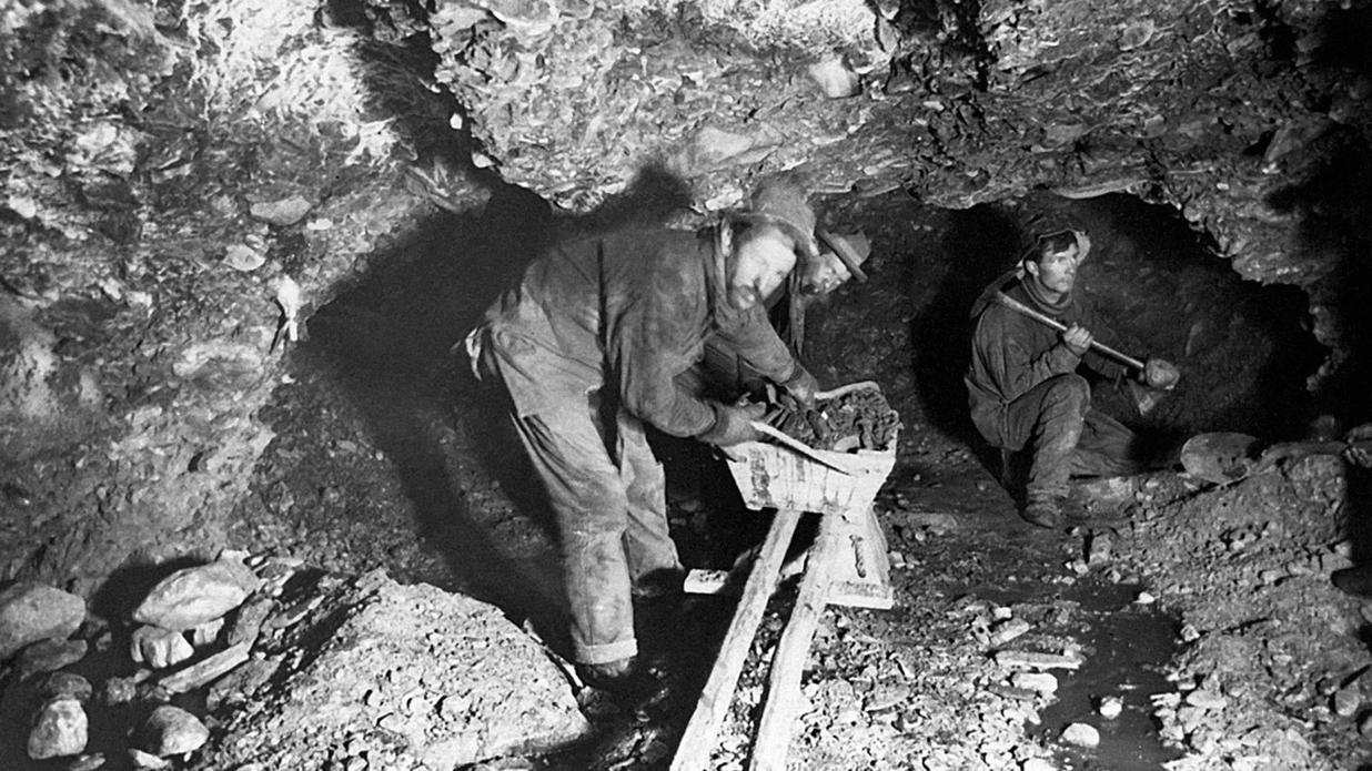 BUYING A CITY BLOCK WITH GOLD visual data 6