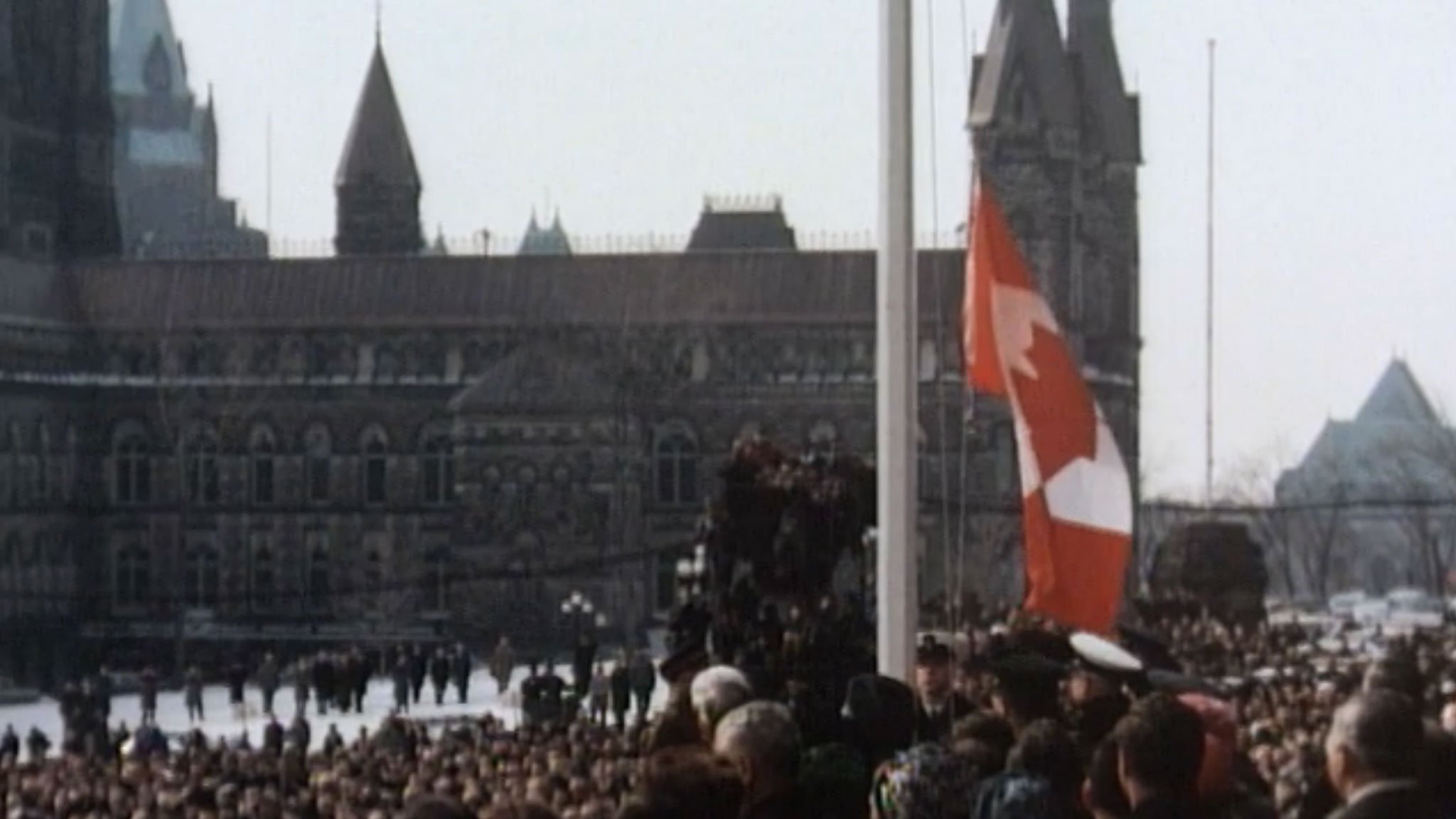 Le 15 février 1965 : la levée du nouveau drapeau canadien